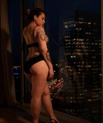 🔥 Живу в Москве, но готова приехать куда угодно для встречи с тобой. 💋 Раскрепощенная и открытая к новым экспериментам, я с удовольствием предлагаю полный спектр услуг: оральный, анальный и классический секс, ласки, массаж и многое другое. Каждая минута со мной будет наполнена страстью и наслаждением. 🌟 Обеспечу анонимность и конфиденциальность, чтобы наша встреча осталась лишь между нами. У меня есть отличные отзывы и фото, которые подтверждают мою сексуальность и красоту. Не теряй времени и смело пиши мне! Жду тебя, чтобы окунуться в мир удовольствия вместе. 💫 Александра
